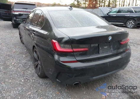 2021 BMW 330I xDrive z USA, uszkodzony, nr VIN 3MW5R7J01M8B48377